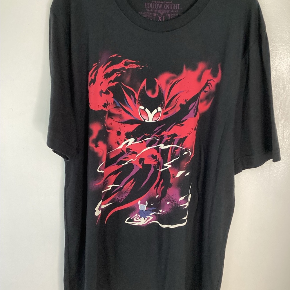 HALLOW KNIGHT Black and Red Graphic Gamer Tee XL